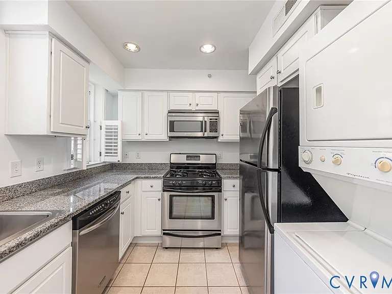 24 W Locke Ln #1 — Photo 8