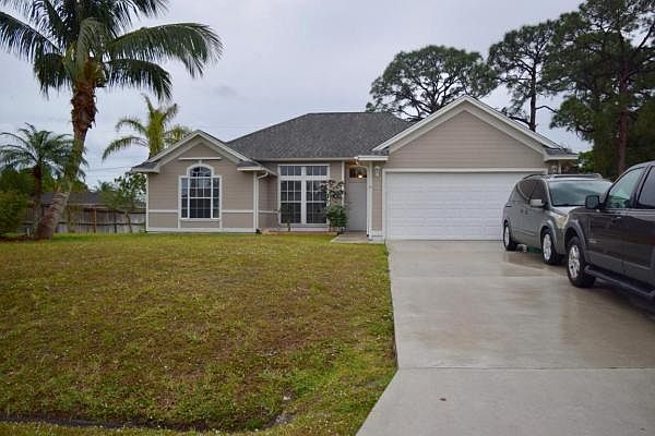 Home For Sale In Port saint lucie