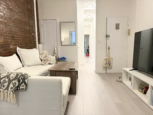 Rented by Douglas Elliman | media 17