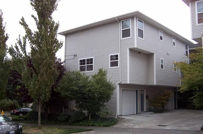 Far end unit in a 4 unit development
