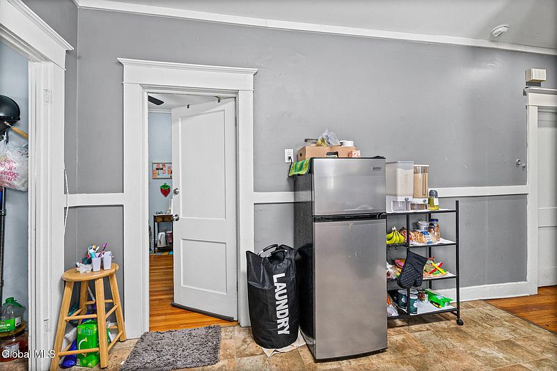 5th image of 569 Washington Avenue