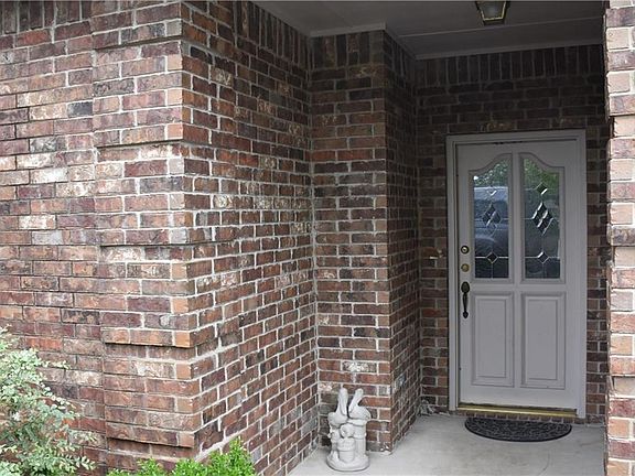 2nd image of 806 Brown St