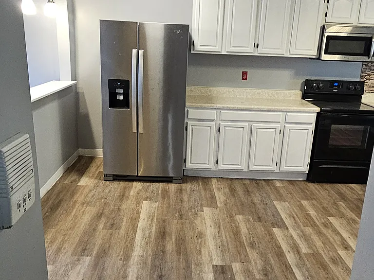 20 Rose Ave #4 — Photo 2