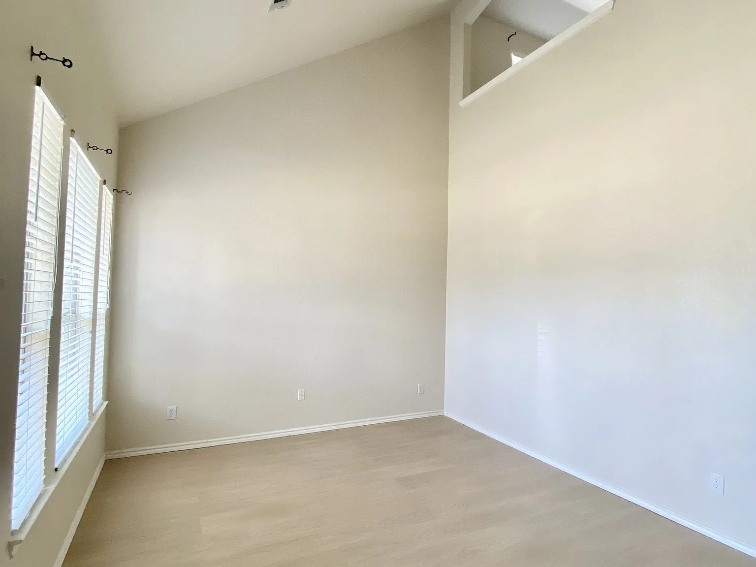 4 bed, 2.5 bath, 2580 sqft, $2,900 — Photo 4