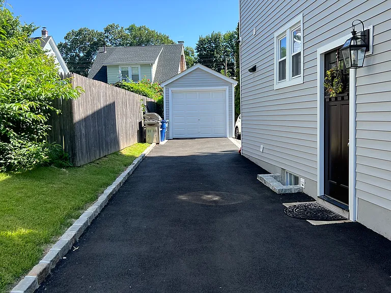 Driveway with private parking