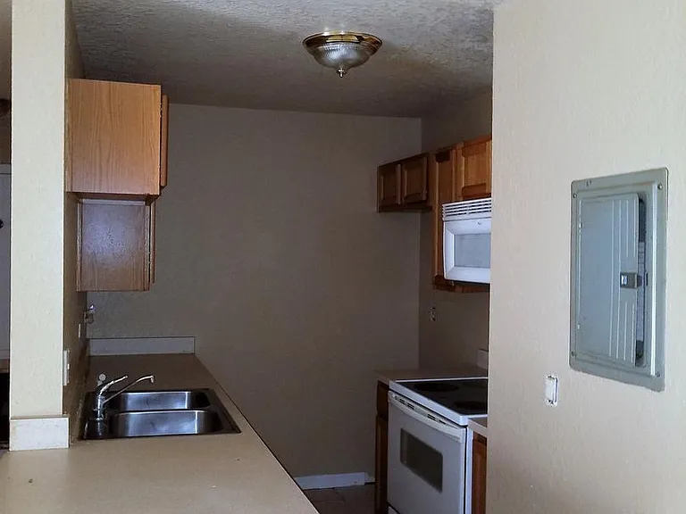 220 Columbia Dr #16 — Photo 4
