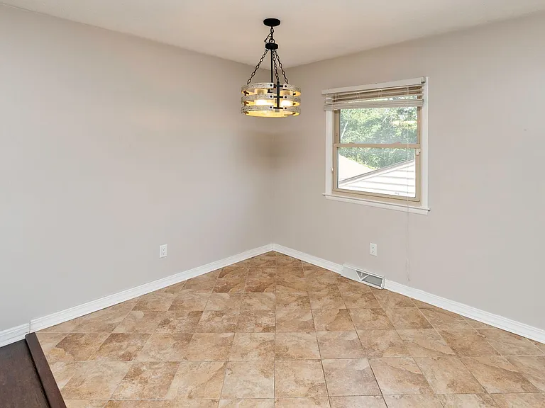 3815 Hillcrest Dr — Photo 9