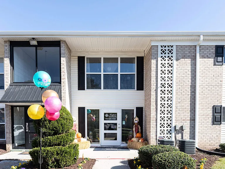 Newport Landing Apartments — Photo 6