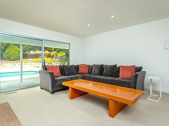 5th image of 2113 Sunnybank Dr