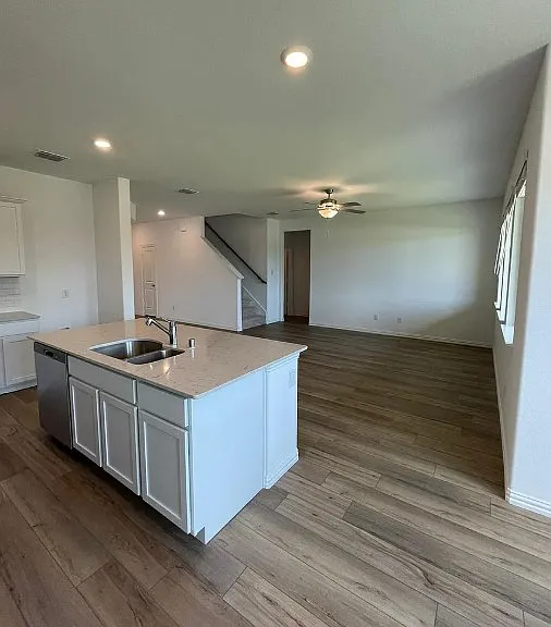 502 Poplar St — Photo 2