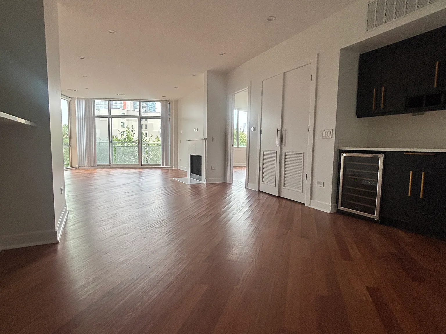 3 bed, 1600 sqft, $4,500 — Photo 1