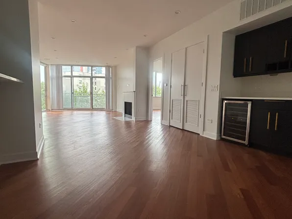 900 W Hubbard St #104, Chicago, IL 60642