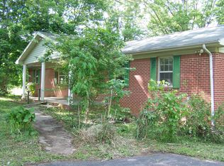 1018 Poplar St, Byrdstown, TN 38549