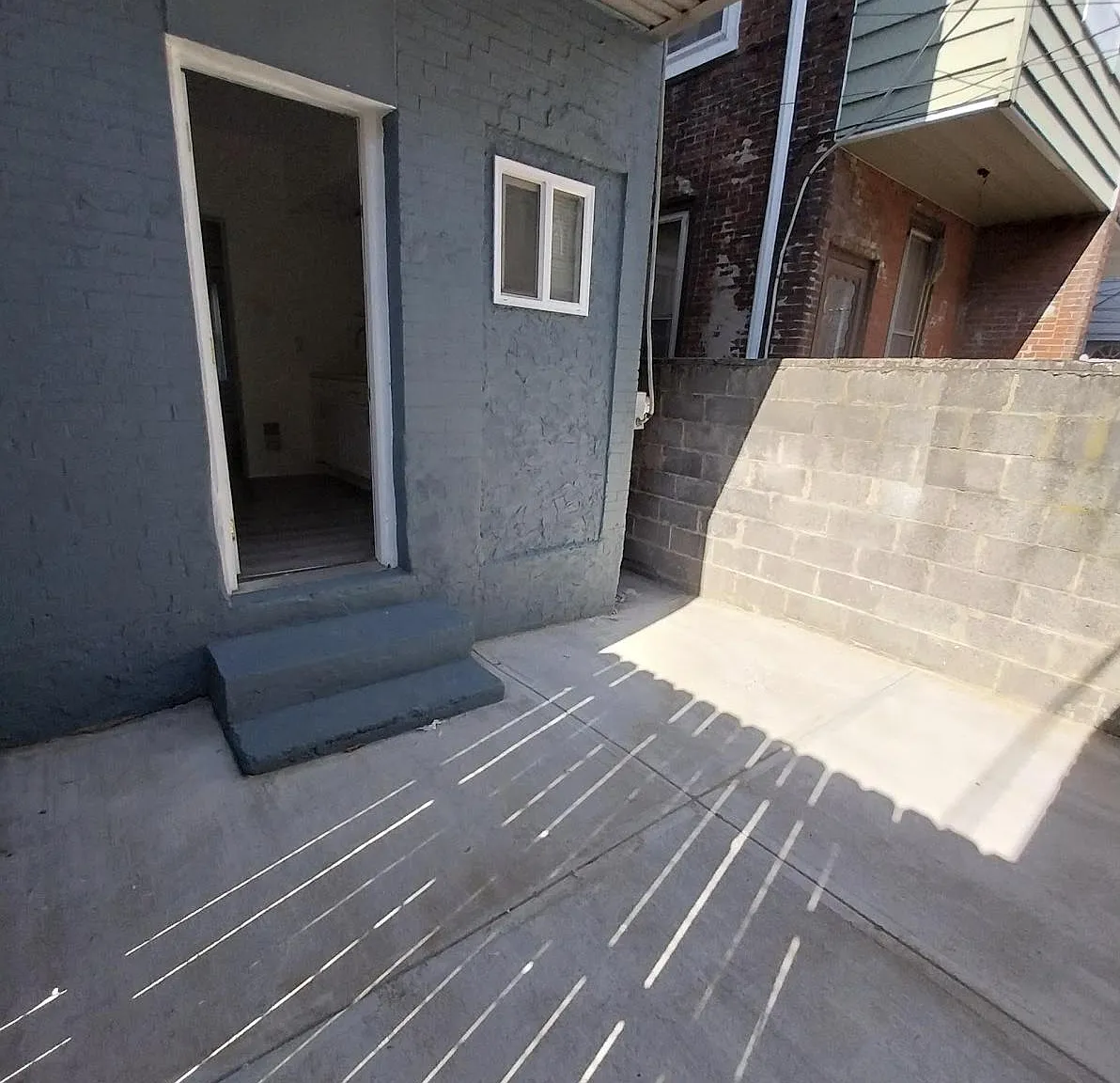 3 bed, 1.0 bath, 1000 sqft, $910 — Photo 3