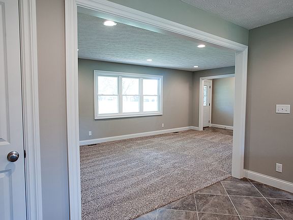 3rd image of 3269 Maplewood Dr