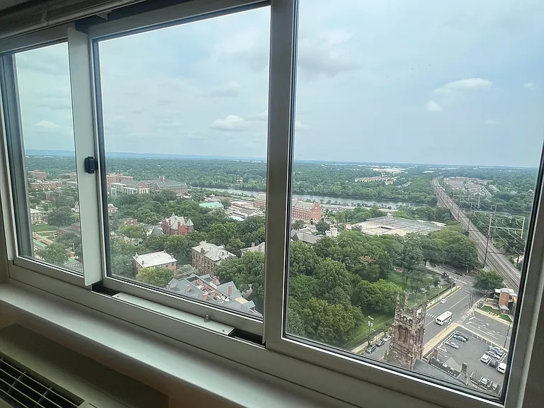 110 Somerset St #2103 — Photo 14
