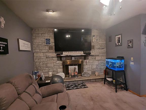 5th image of 23 Devon Hill Ln