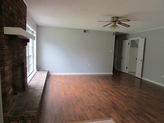 5th image of 3792 Windyke Dr