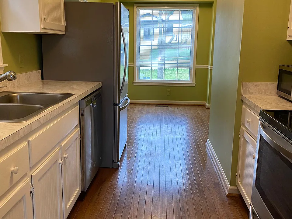 Kitchen Looking to Eat In Area
