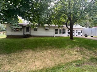 835 Lakeview Dr, Akron, OH 44312