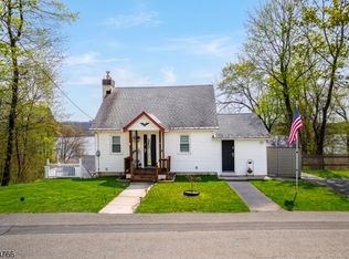6 Lakeview Ter, Stanhope Boro, NJ 07874