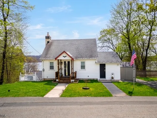 6 Lakeview Ter, Stanhope Boro, NJ 07874