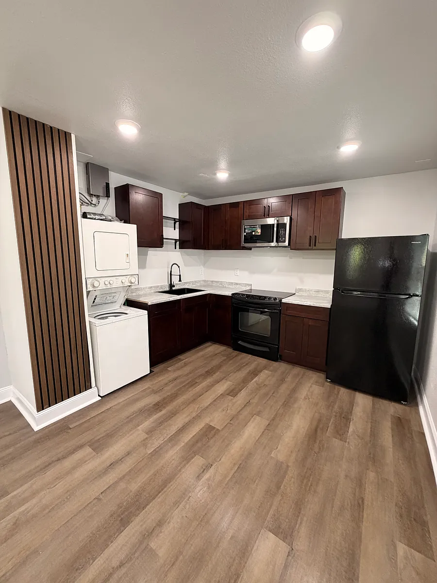 Building Photo - 1538 Ella St #1