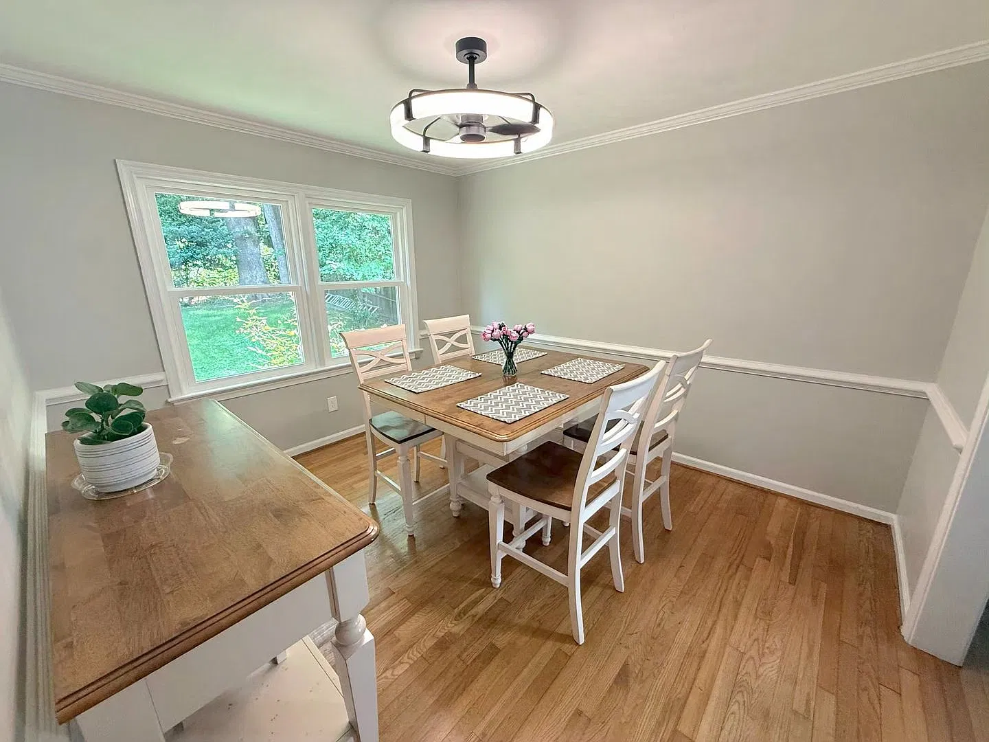 Move In Ready 4 Bedroom House in Glendale! — Photo 2