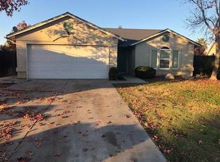 2814 Peach St, Selma, CA 93662