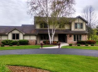 S14W31765 High Meadow Ln, Delafield, WI 53018