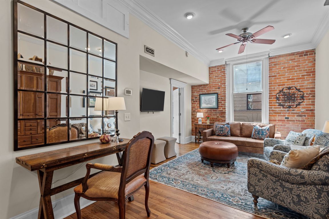 next background image