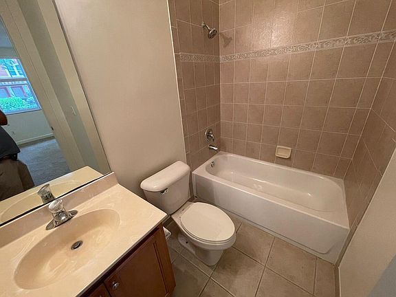 3rd image of 691 Amador Ln