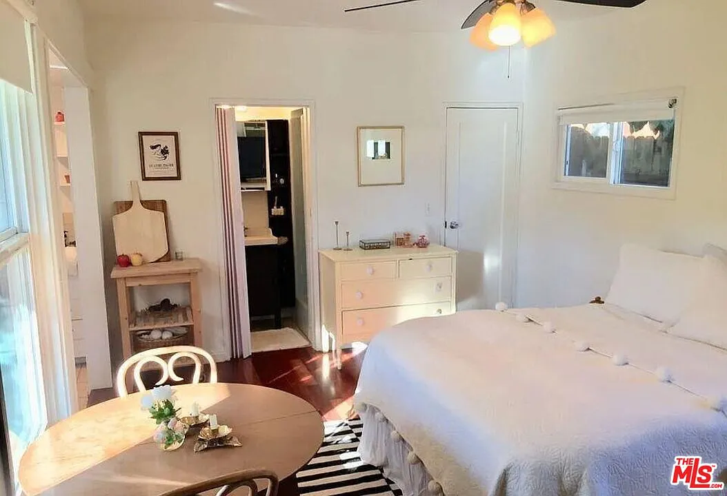 Studio, 1.0 bath, 350 sqft, $1,800 — Photo 1