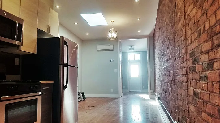 Rented by The Hamilton Group | media 40