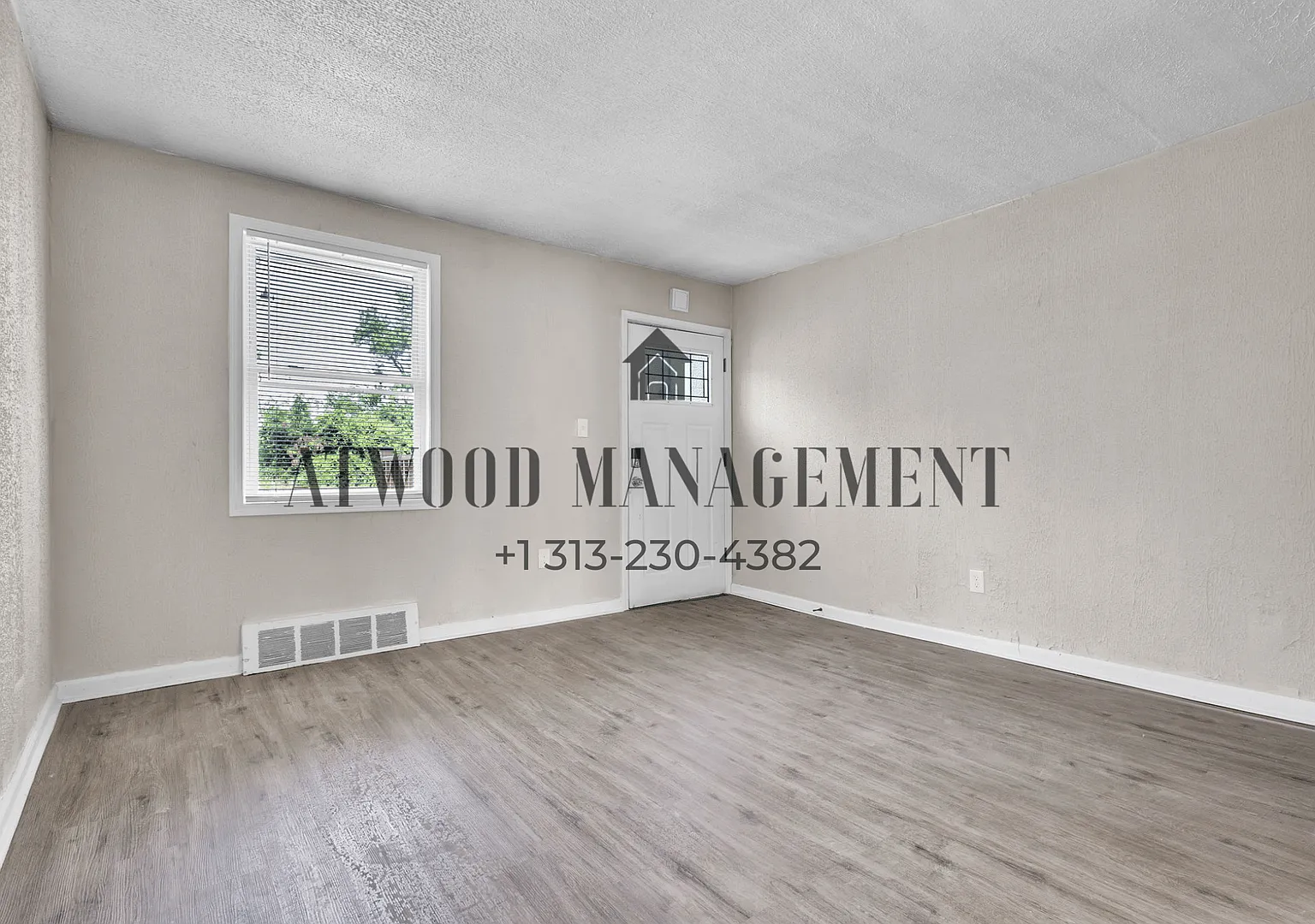 This beautifully updated 3-bedroom, 2-bath single-family home is ready for move-in! — Photo 2