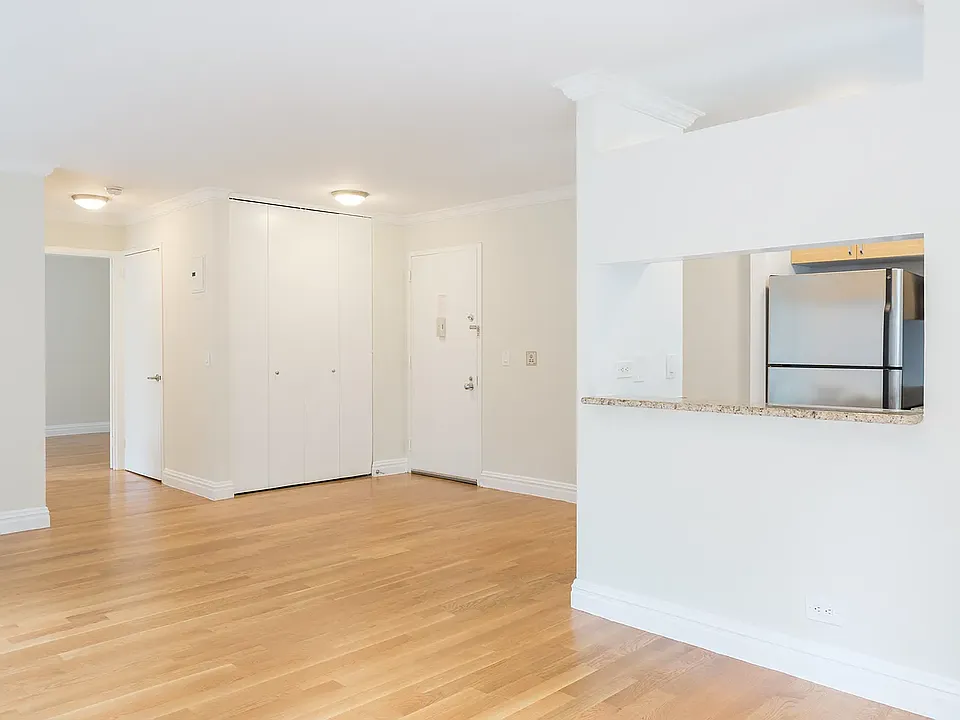 235 W 48th St #10M