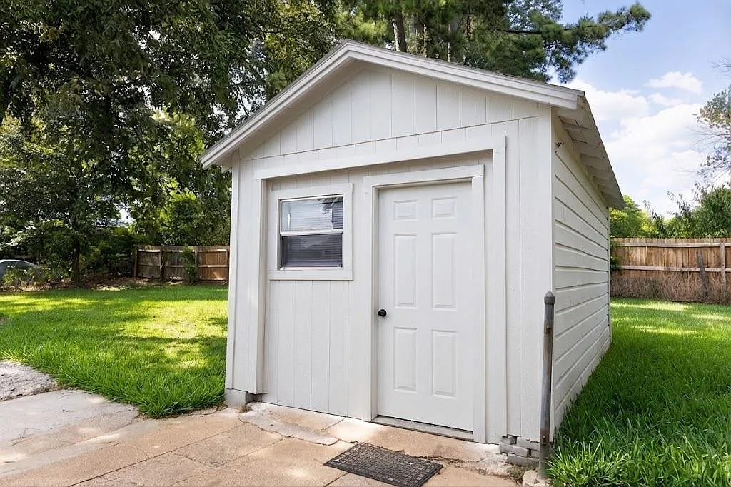 3 bed, 1.0 bath, 1402 sqft, $1,495 — Photo 3
