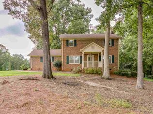 125 Chestnut Lake Dr, Inman, SC 29349