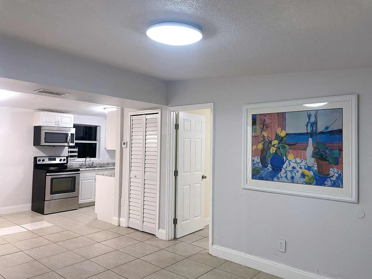 1025 Maxey Dr — Photo 3