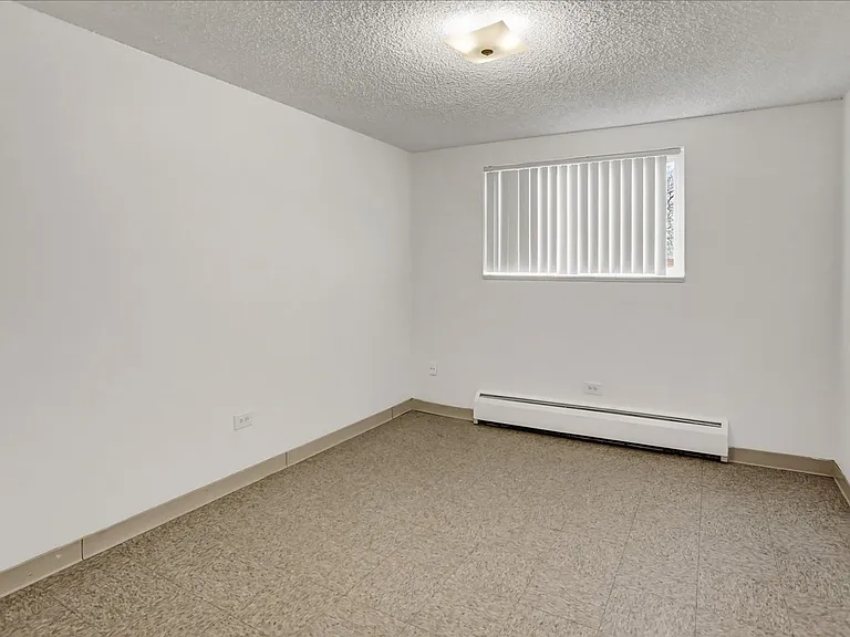 Section 8 Approved! Great location close to the city! — Photo 25