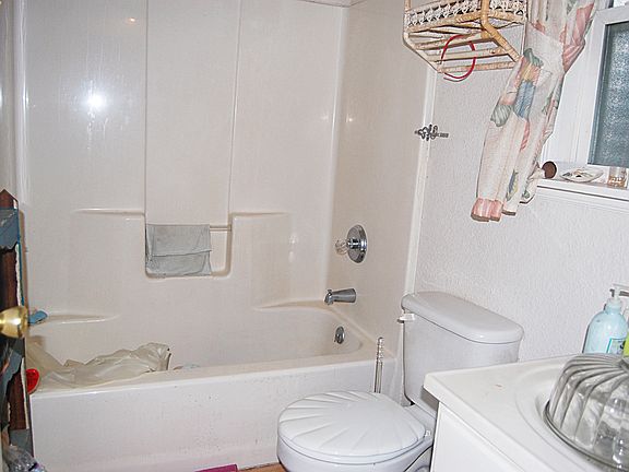 2nd image of 809 Dory Ct NE