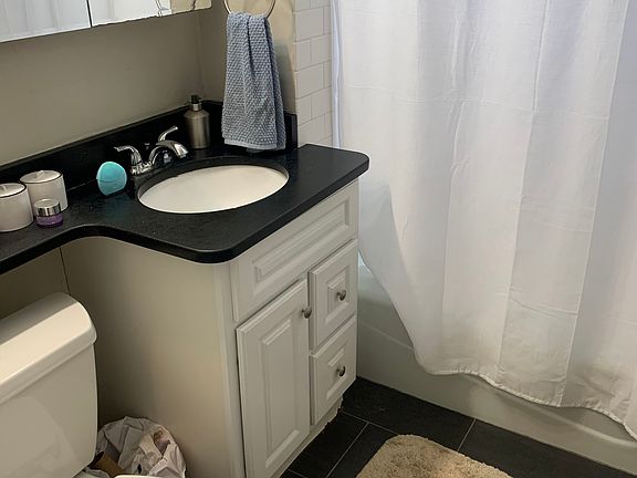 3rd image of 448 Park Dr APT 21