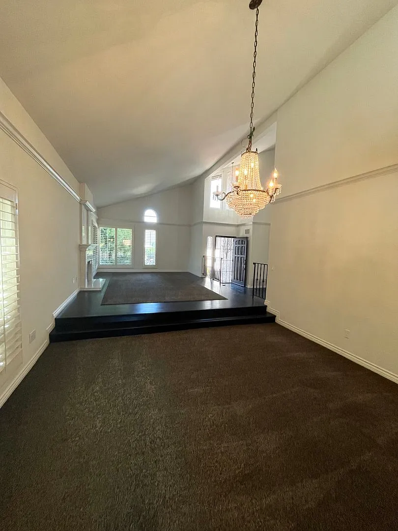 Stunning, Spacious 4BD/3BA Luxurious Home in University City! Only $6,495/mo! — Photo 4