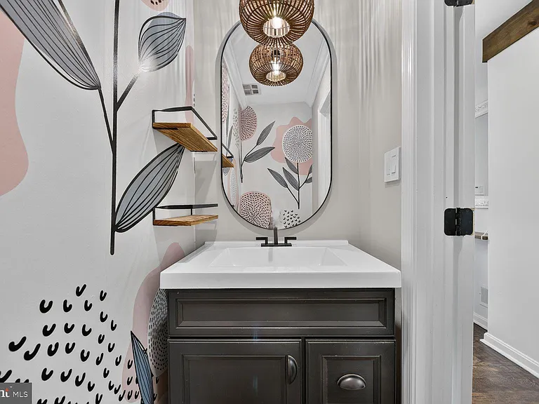 7426 Hallcrest Dr — Photo 17