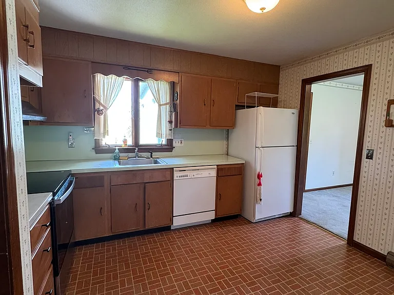 120 Mount Warner Rd — Photo 2
