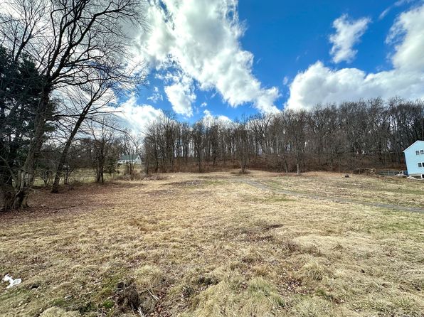 882 S Grand St, East Granby, CT 06026
