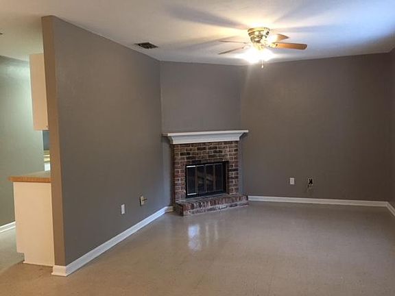 5th image of 220 Parkbrook Cir