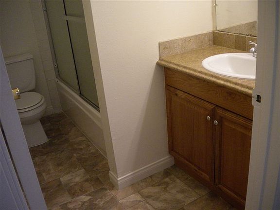 285 Moss St. #85 10-10-13 005