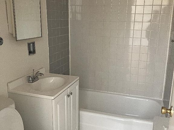 5th image of 817 Seward St #G1