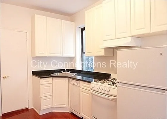 Rented by Waverly Realty Associates | media 34